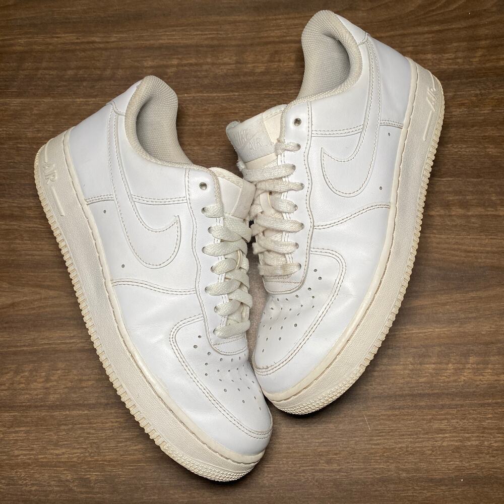 Womens Nike Air Force 1 '07 AF1 Low Triple White Sneakers Size 10 (DD8959-100)